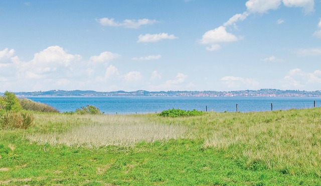 Beautiful home in Ebeltoft with sauna