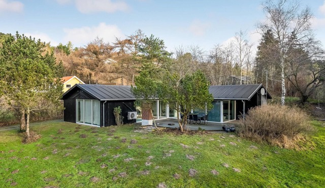 Beautiful home in Ebeltoft with sauna