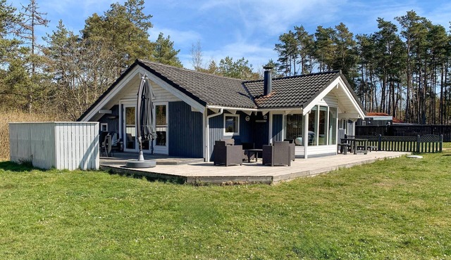 Beautiful home in Ebeltoft with WiFi
