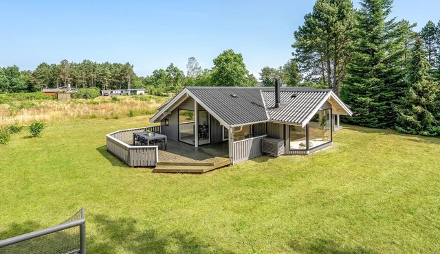 Beautiful home in Ebeltoft with WiFi