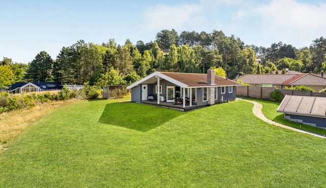 Beautiful home in Ebeltoft with WiFi