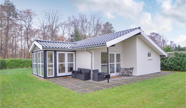 Beautiful Home In Egå With Kitchen
