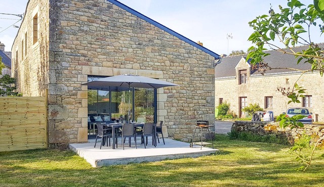 Beautiful home in Erdeven with WiFi