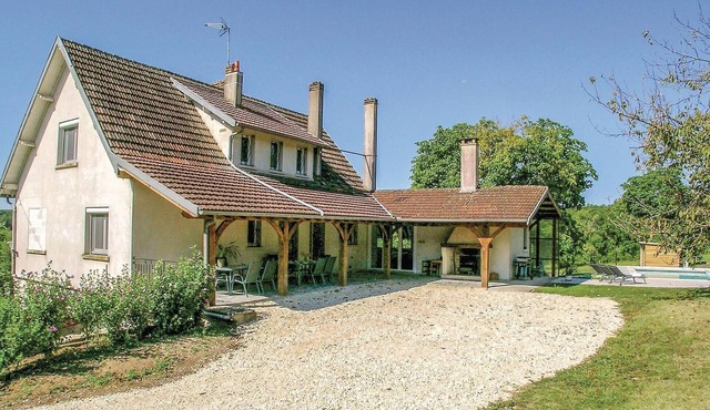 Beautiful home in Eyliac