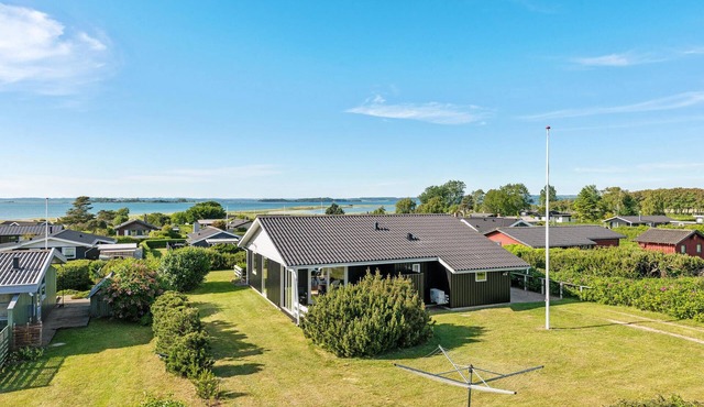 Beautiful home in Faaborg with WiFi