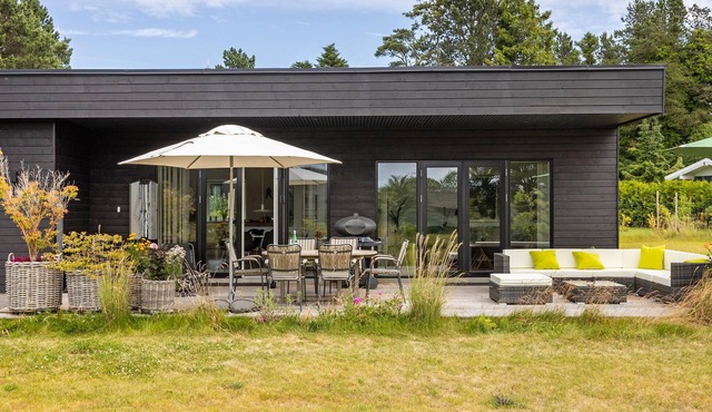 Beautiful home in Fårevejle with WiFi