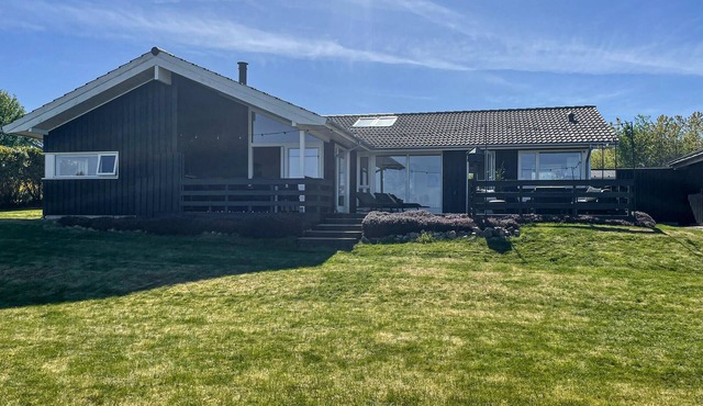 Beautiful home in Fårevejle with house sea view