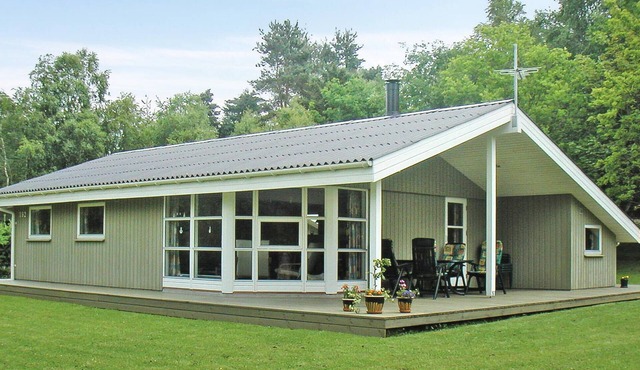 Beautiful home in Fårvang with WiFi