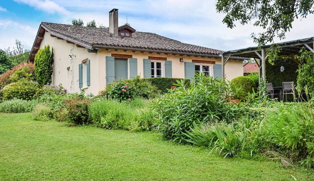 Beautiful home in Bourgougnague