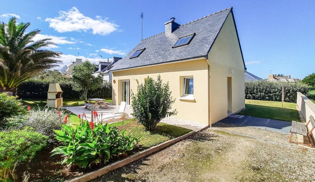 Beautiful home in Plouguerneau with WiFi