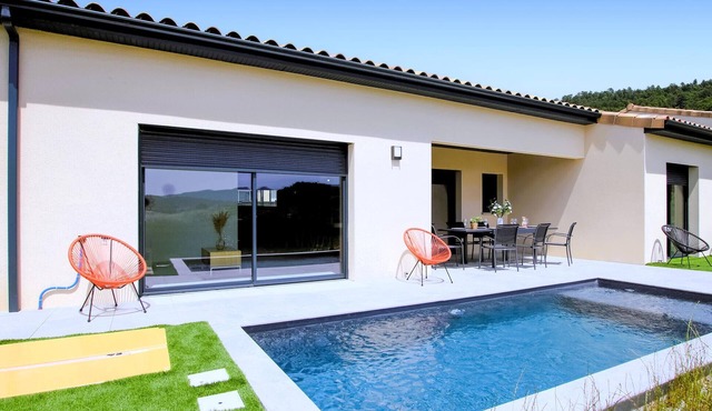 Beautiful home in Puy St Martin