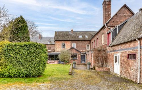 Beautiful Home In Torcy-Le-Grand With Wifi