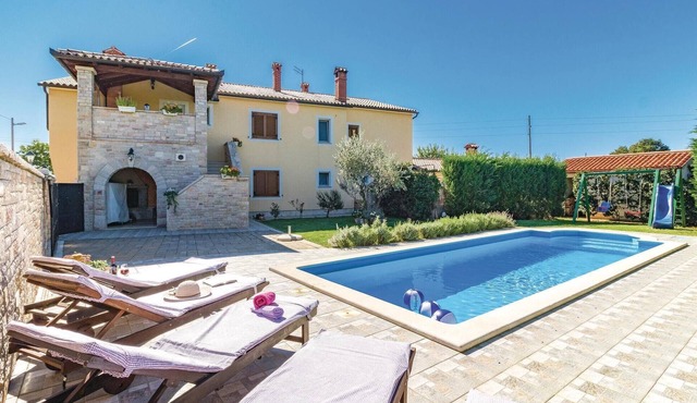 Beautiful home in Frkeci