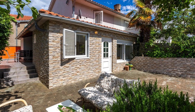 Beautiful home in Gabonjin with WiFi