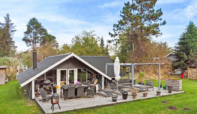 Beautiful home in Gedser with WiFi