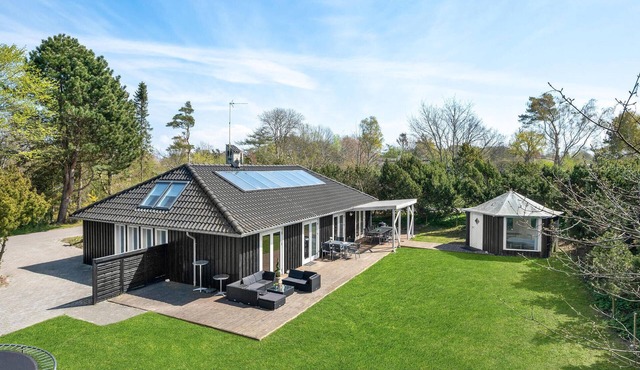 Beautiful home in Gilleleje with sauna