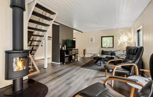 Beautiful Home In Give With Kitchen