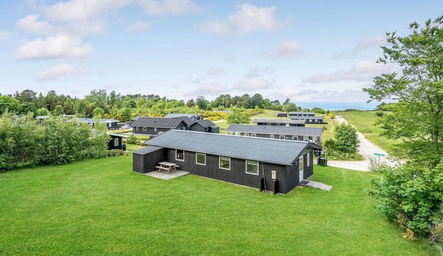 Beautiful home in Glesborg with house sea view