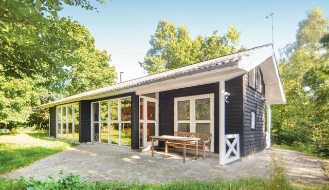 Beautiful home in Glesborg with WiFi