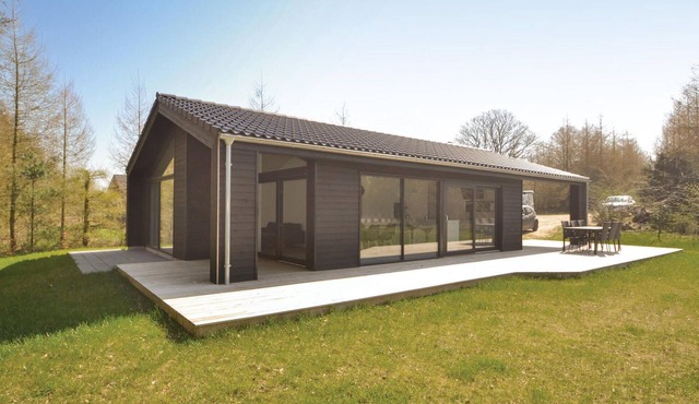 Beautiful home in Glesborg with WiFi