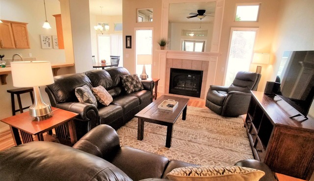 Beautiful Home in Golf Course Community - 3 Bedroom plus Den