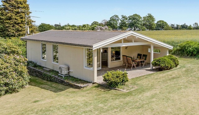Beautiful home in Græsted with kitchen