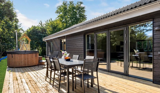 Beautiful home in Græsted with WiFi