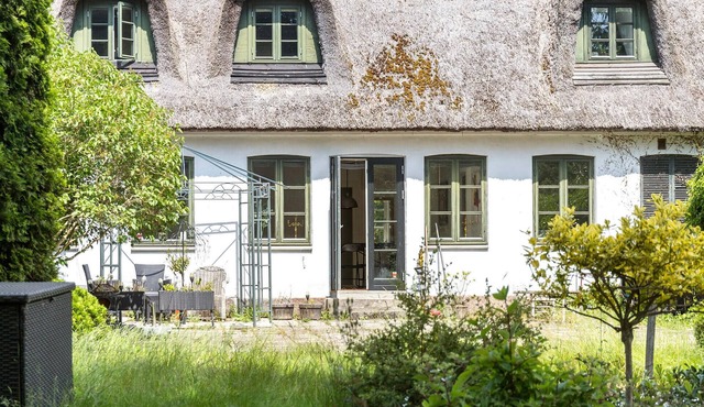 Beautiful home in Græsted with WiFi