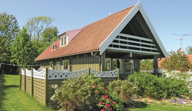 Beautiful home in Gudhjem with kitchen