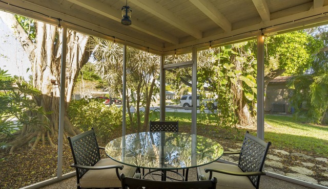 Beautiful Home In Gulf Gate - 4 Miles to Siesta Key Beach