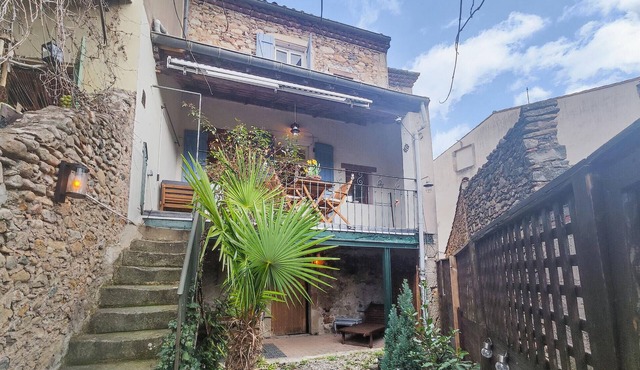 Beautiful home in Hérépian with WiFi