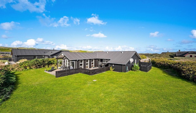 Beautiful home in Hvide Sande with WiFi