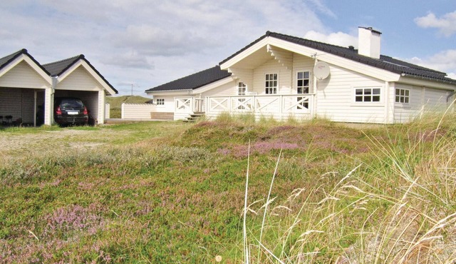 Beautiful home in Hvide Sande with sauna