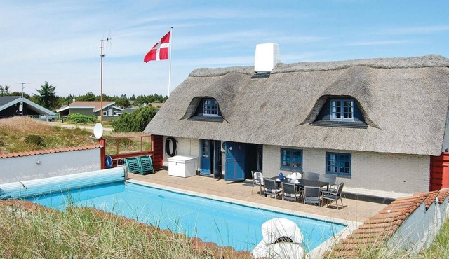 Beautiful home in Hvide Sande with WiFi
