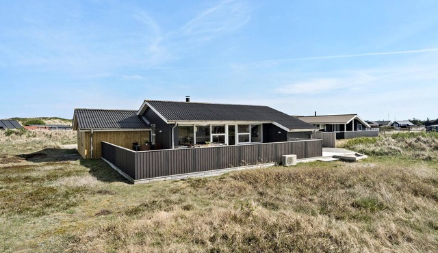 Beautiful home in Hvide Sande with WiFi