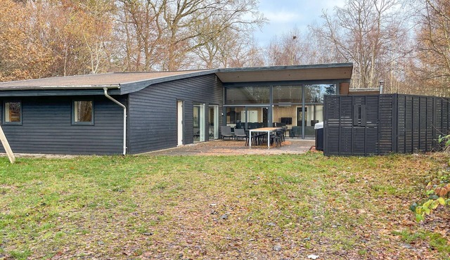 Beautiful home in Hadsund with WiFi