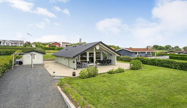 Beautiful home in Hejls with kitchen