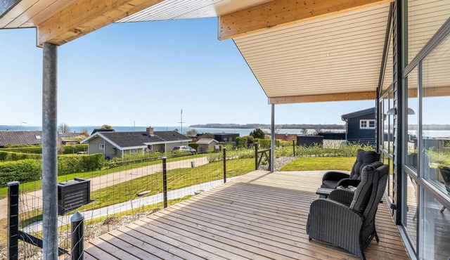 Beautiful home in Hejls with WiFi