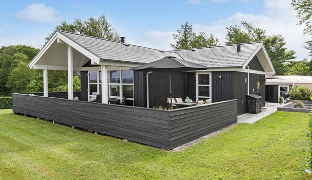 Beautiful home in Hejls with WiFi
