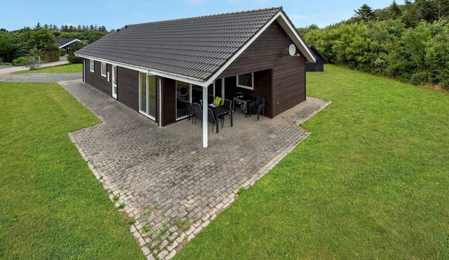 Beautiful home in Hemmet with kitchen