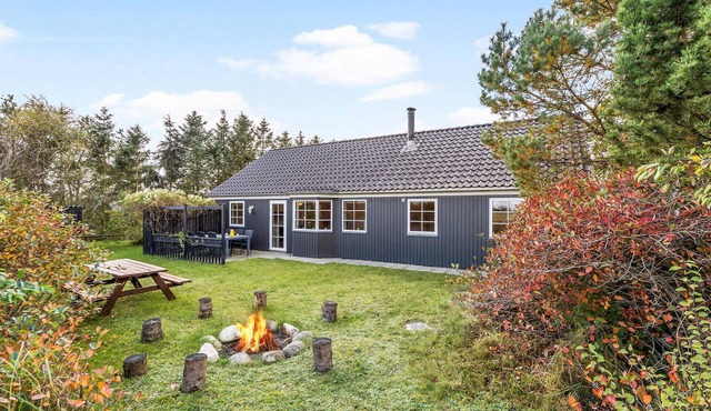Beautiful home in Hemmet with kitchen