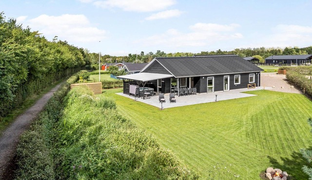 Beautiful home in Hemmet with WiFi