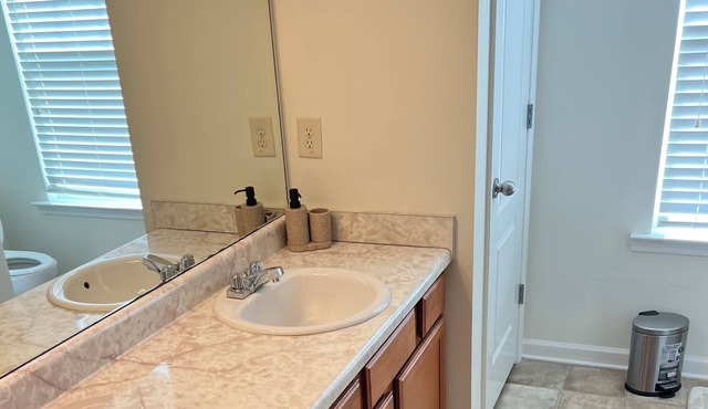 Beautiful home in Hiram GA close to Costco and Pauling hospital, very spacious.