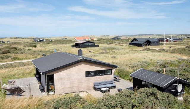 Beautiful home in Hjørring with WiFi