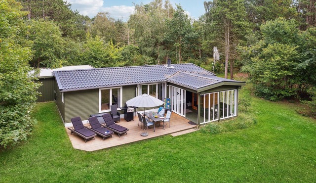 Beautiful home in Højby with WiFi