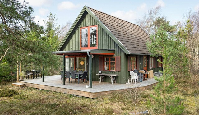 Beautiful home in Højby with WiFi