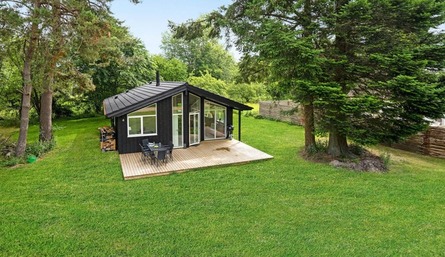 Beautiful home in Højby with WiFi