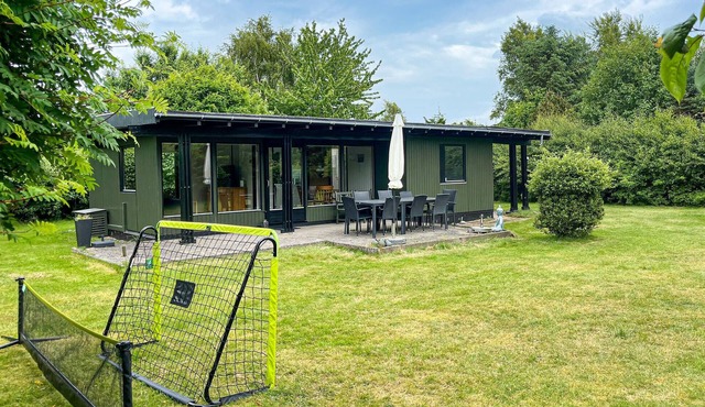 Beautiful home in Højby with WiFi
