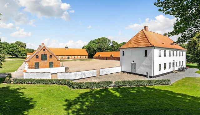 Beautiful home in Højslev with WiFi