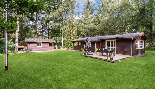 Beautiful home in Højslev with WiFi